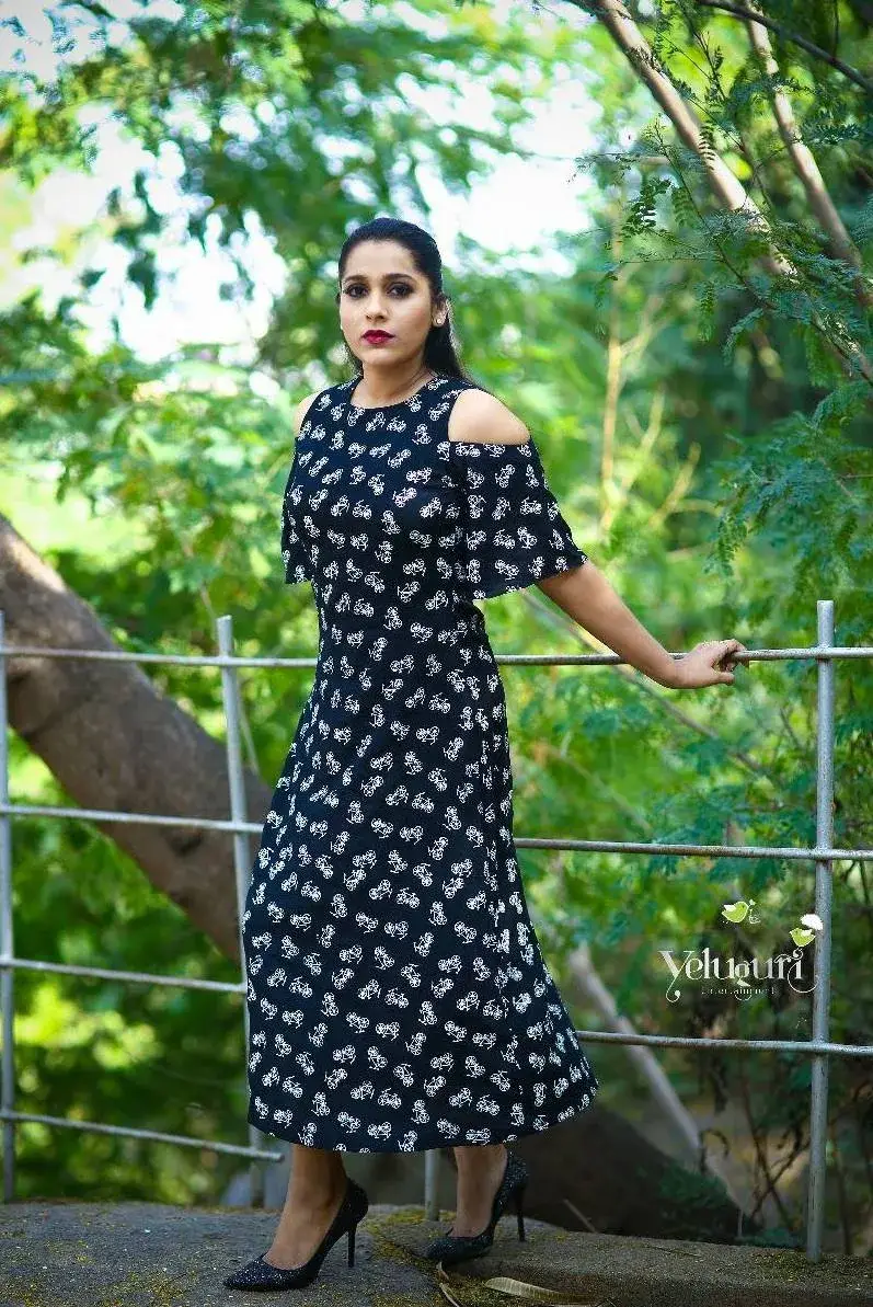 INDIAN TV ANCHOR RASHMI GAUTAM STILLS IN BLACK DRESS 3